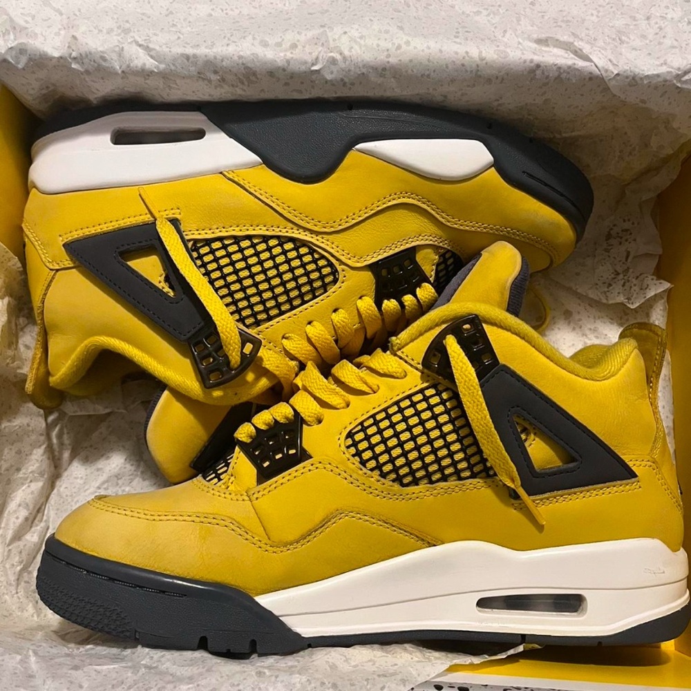 Air Jordan 4 retro 'lighting'